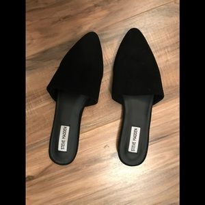 Steve Madden Black Flats